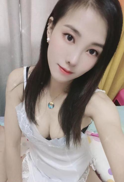 清纯大胸吴迪美女