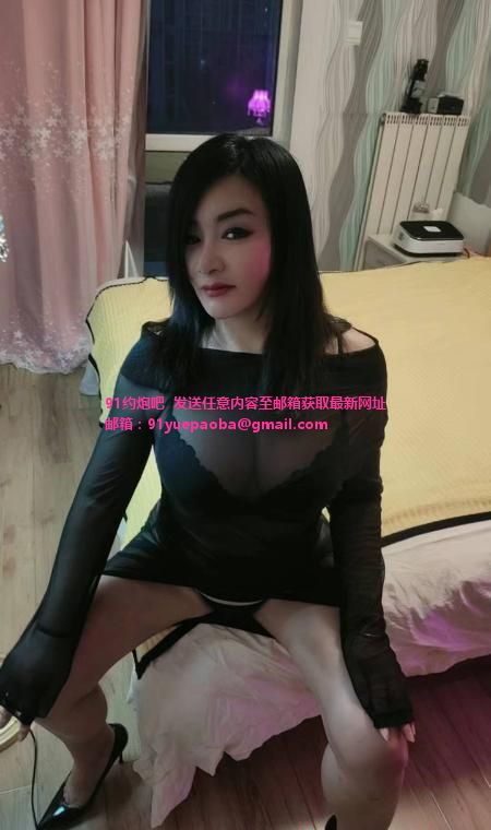 性感黑丝丰臀少妇