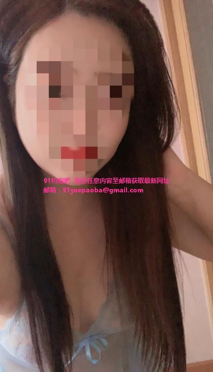 丰满翘臀小少妇