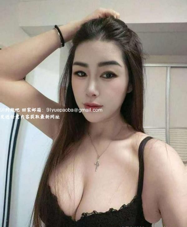 白嫩大胸撩人晶晶