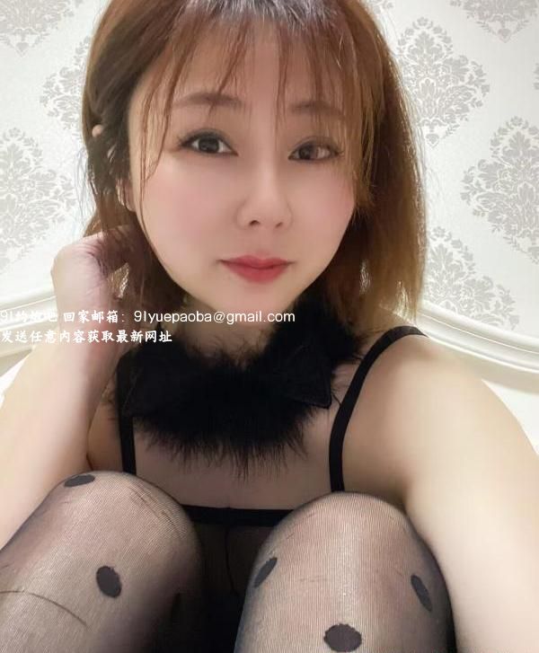 短发美女雯雯