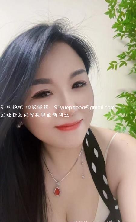 长腿黑丝小骚妇