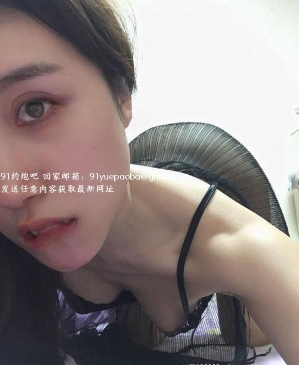 翘臀骚女深喉妹