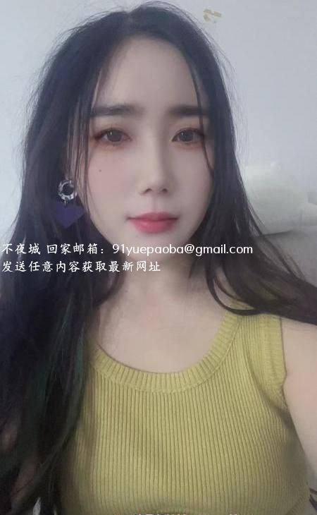 练瑜伽的小烧妹