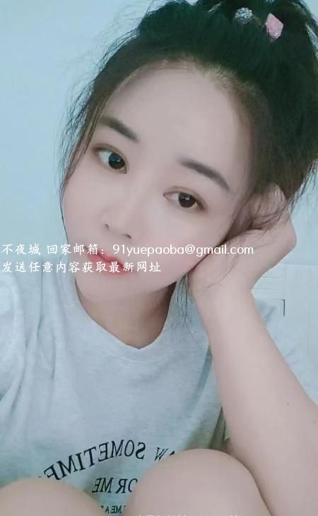 小巧玲珑骚逼少妇