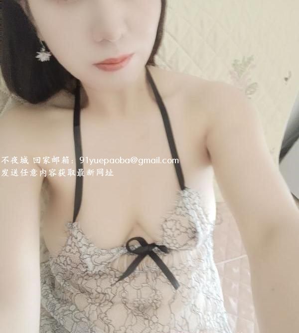 白嫩少妇艾希