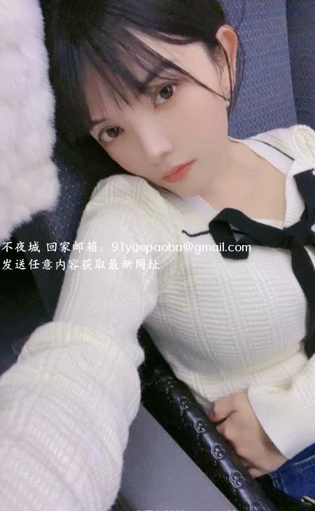 短发气质美女