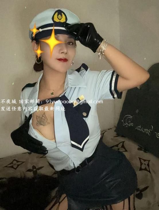 假期大战制服熟女