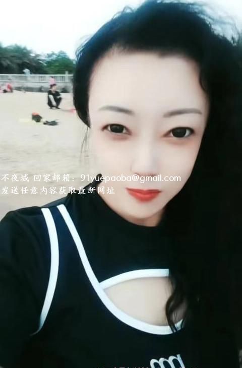 丝袜美少妇