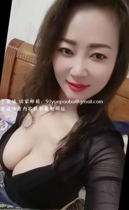 口活很棒的少妇