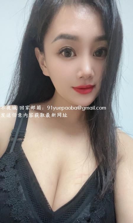 大胸高个御姐