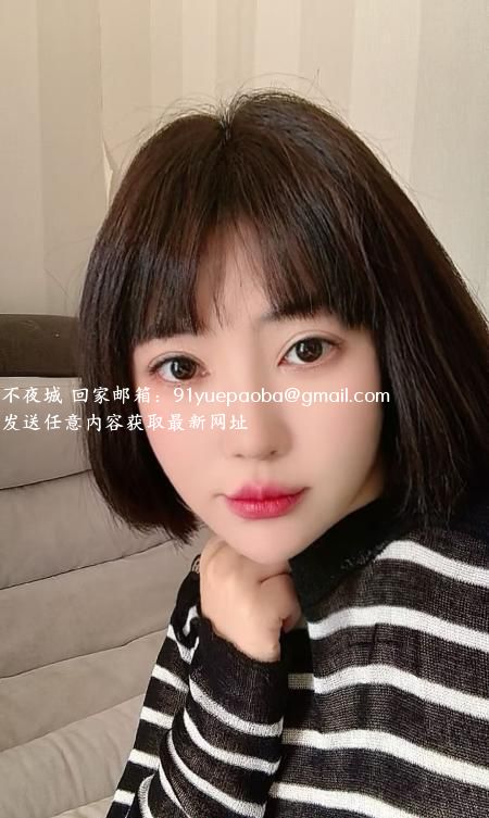 开朗短发大妞