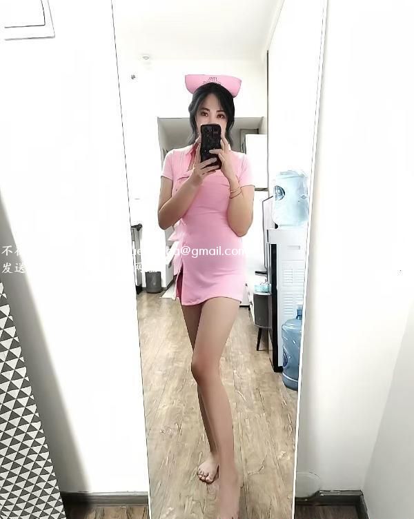 苗族娇小可人妹妹