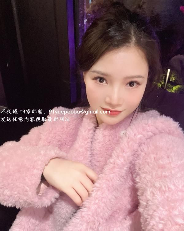 眼镜骚少妇