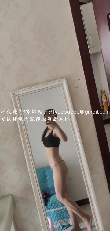 热爱健身的马甲线美女