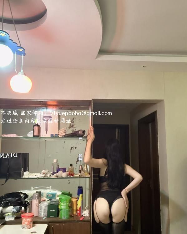 腿模小辣椒