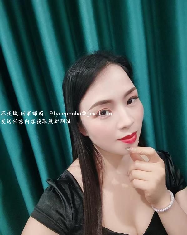 长腿大屁股服务好少妇