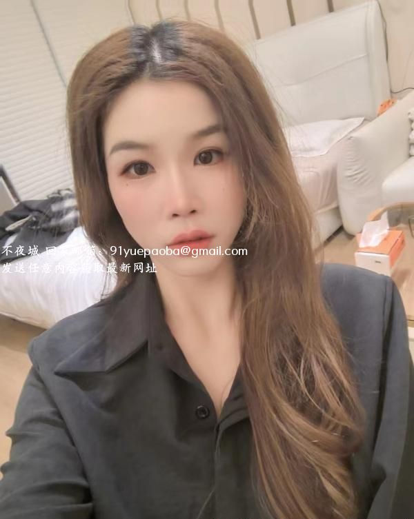 湿吻毒龙苗条小姐姐