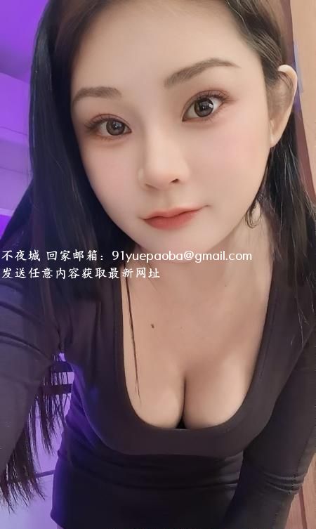 可舌吻大胸兼职妹妹