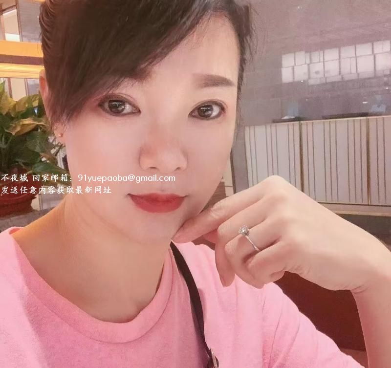 体验长腿熟女优雅