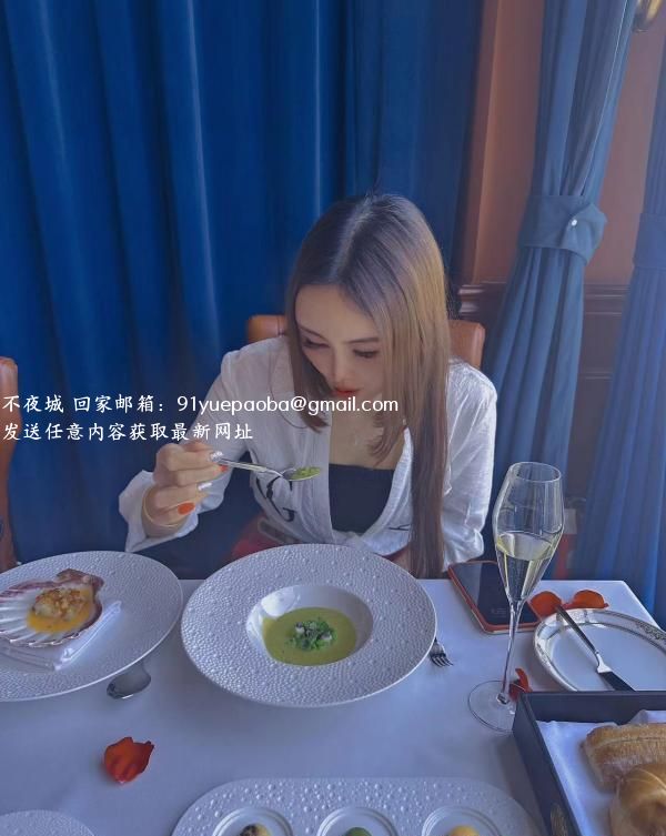 175模特小米儿