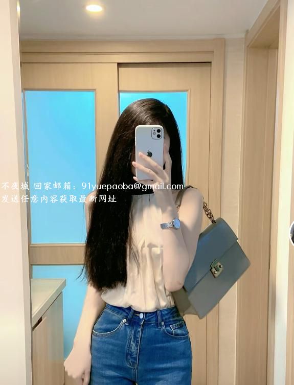 清纯风骚御姐