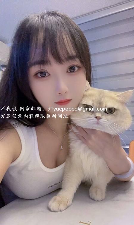后湖大胸小姐姐