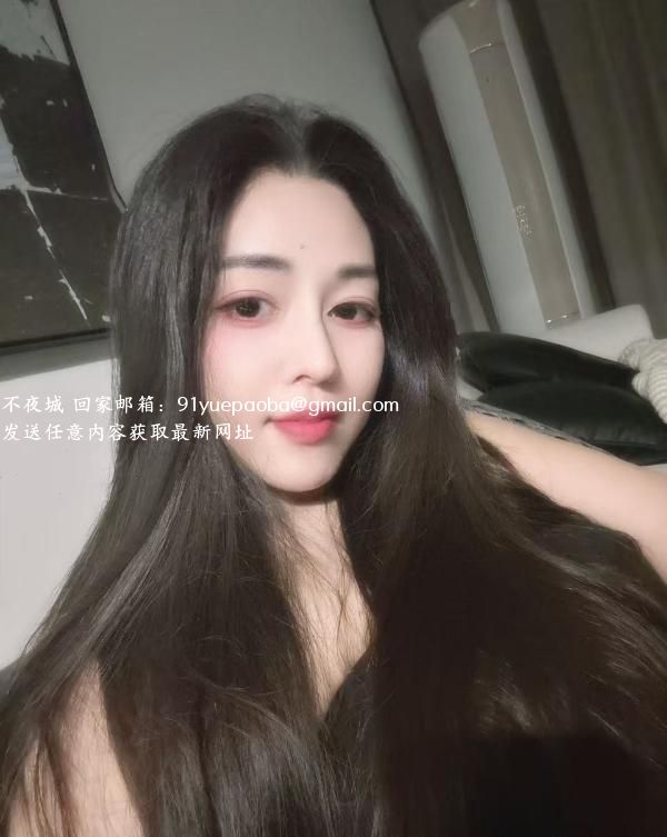 丰满性感翘臀颜值老师