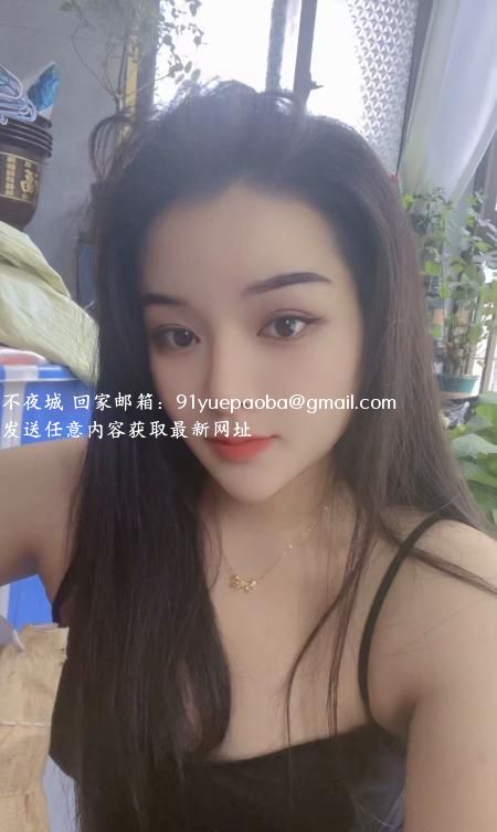 颜值美乳小默