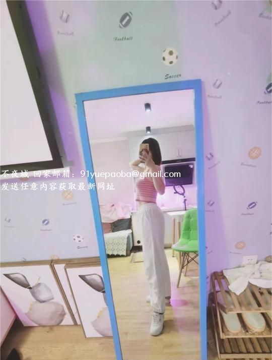 精致短发少妇如梦