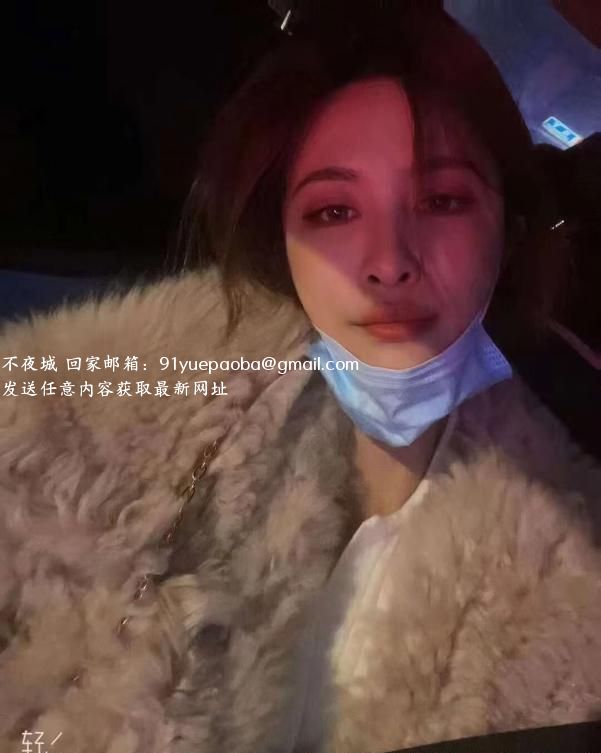 颜值高左小右