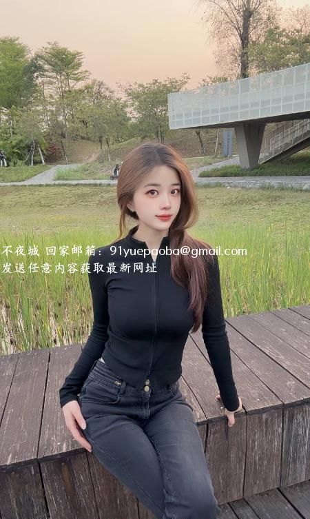 颜值大胸翘臀妹子