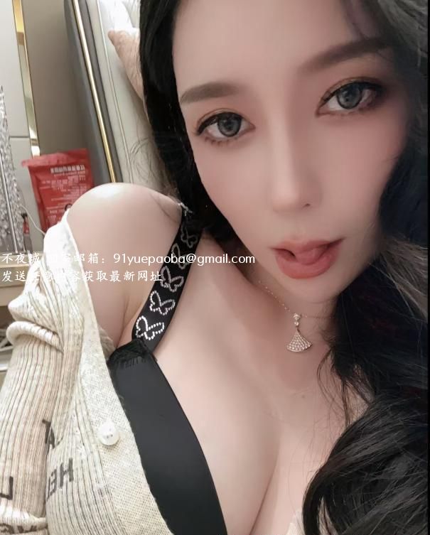 丰满肥臀桃子姐