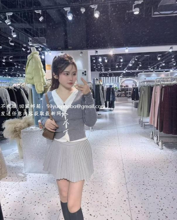 纯情大胸闷骚少女