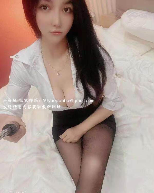 黑丝大胸骚姐姐