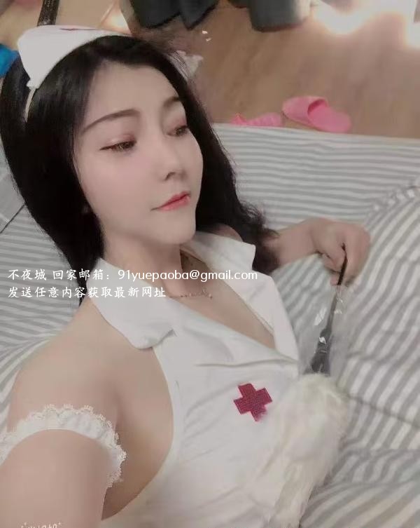 黑丝大胸骚姐姐