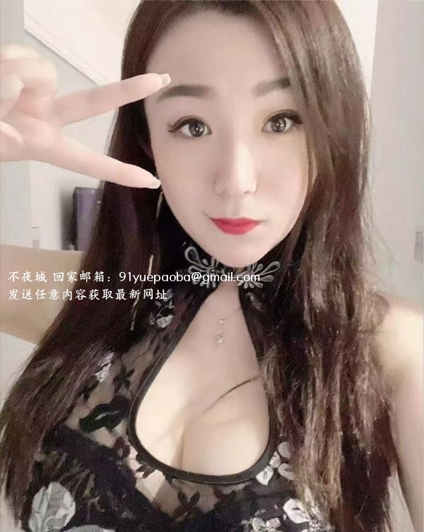 肤白丰满骚小美