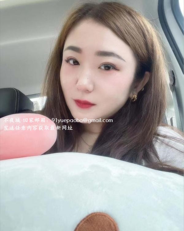 肤白丰满骚小美