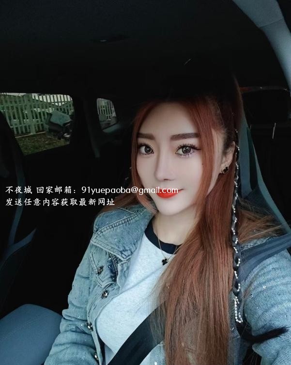 高挑迷人的小姐姐
