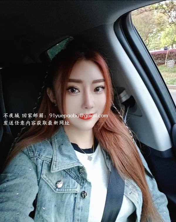 高挑迷人的小姐姐