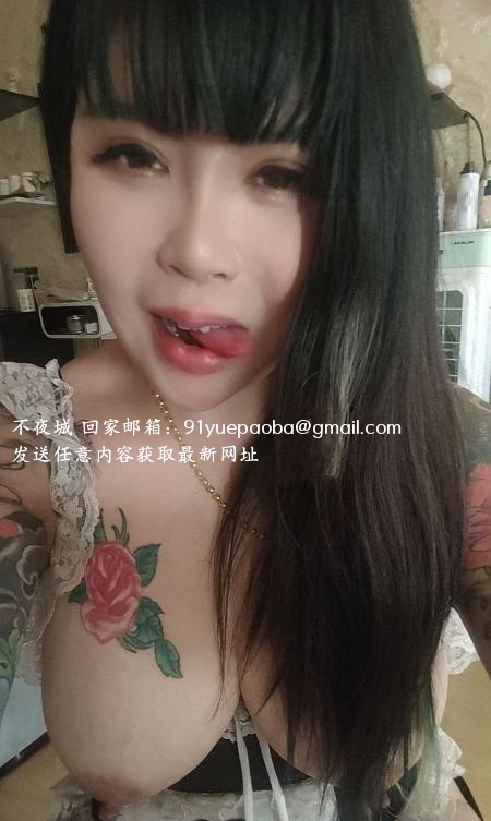 纹身骚母狗