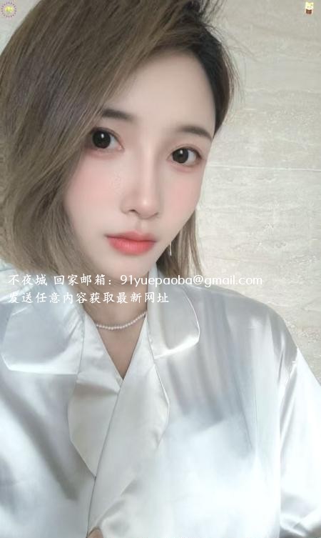 骨感的撩人美女