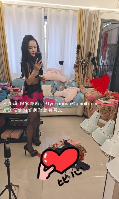 风骚制服少妇
