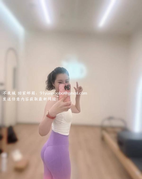 禅城白皙美女