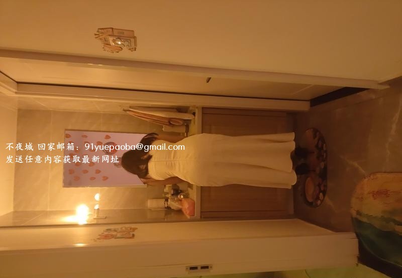 戴眼镜的妹妹